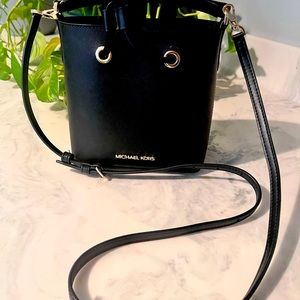 Michael Kors Suri Small Bucket Bag